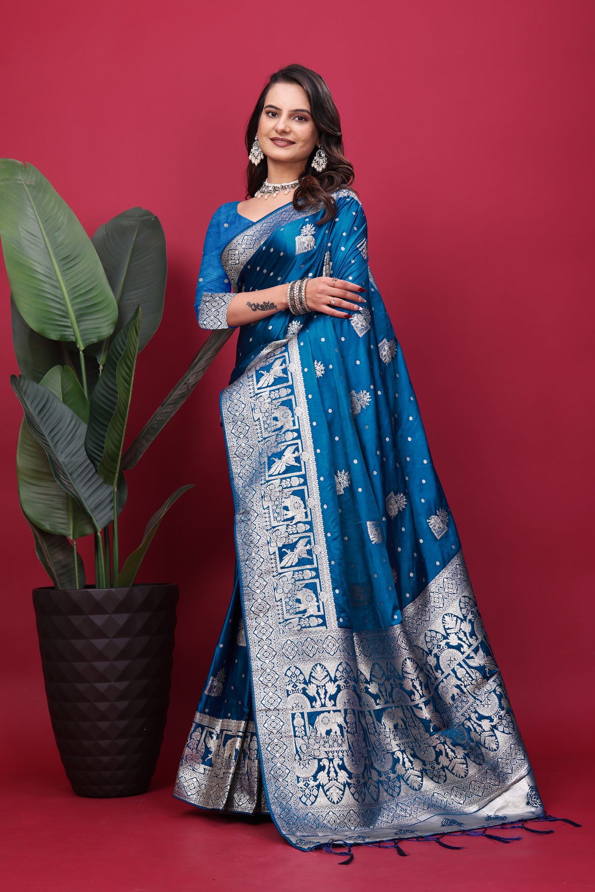 Rajvanshi Silver Zari Banarasi Saree